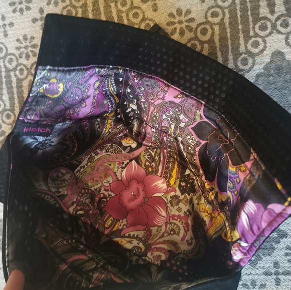 Black clutch with beautiful floral satin lining - Picture 4 of 6